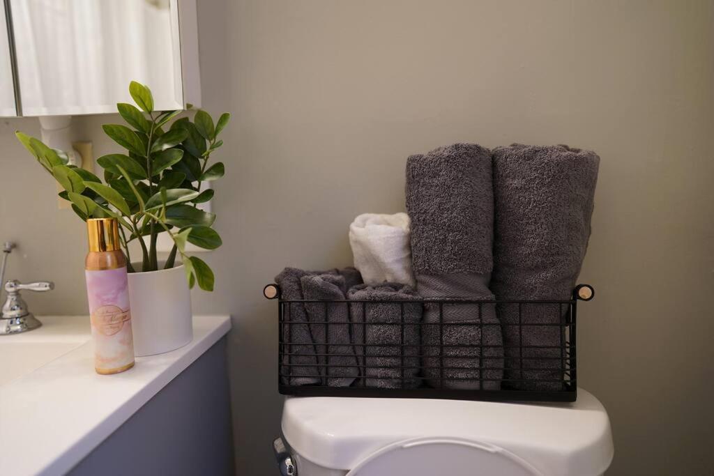 Stylish 1Br Unit W/Free Parking-Walk To Metro Apartment Washington Ngoại thất bức ảnh